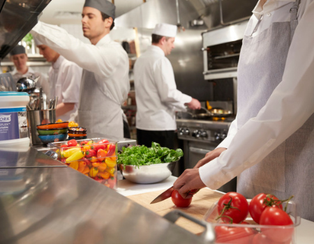 10 praktycznych wskazówek dla utrzymania prawidłowej higieny w restauracji według Tork